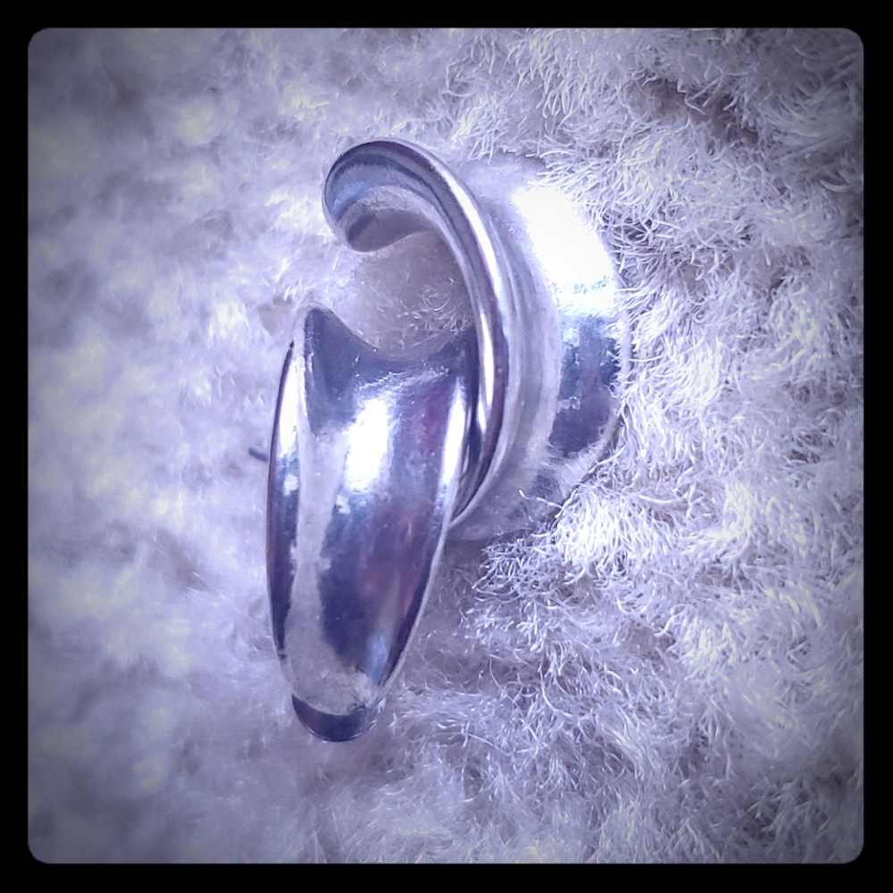 Half m🌙on earrings